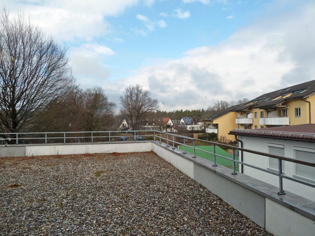Blick vom Flachdach in Richtung Wohnbebauung an der Amper